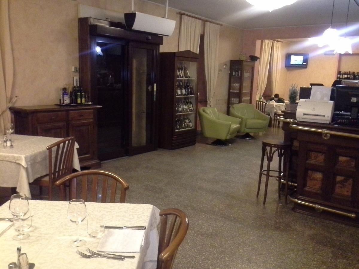 Hotel Ticino Ristorante Chierico Carbonara al Ticino Ngoại thất bức ảnh